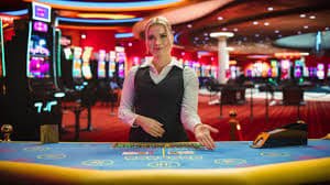 Antarmuka permainan Red Tiger di aplikasi sakongkiu menampilkan reel slot dan tombol putar yang dioptimalkan untuk layar ponsel.